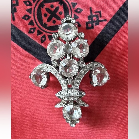 Vintage REJA, Inc. Fleur De Lis Silver Crystal Brooch - Picture 4 of 12